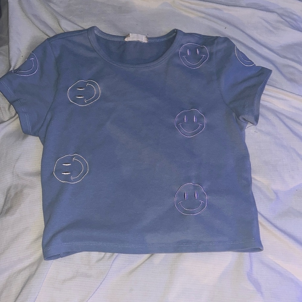 super cute cropped T.
